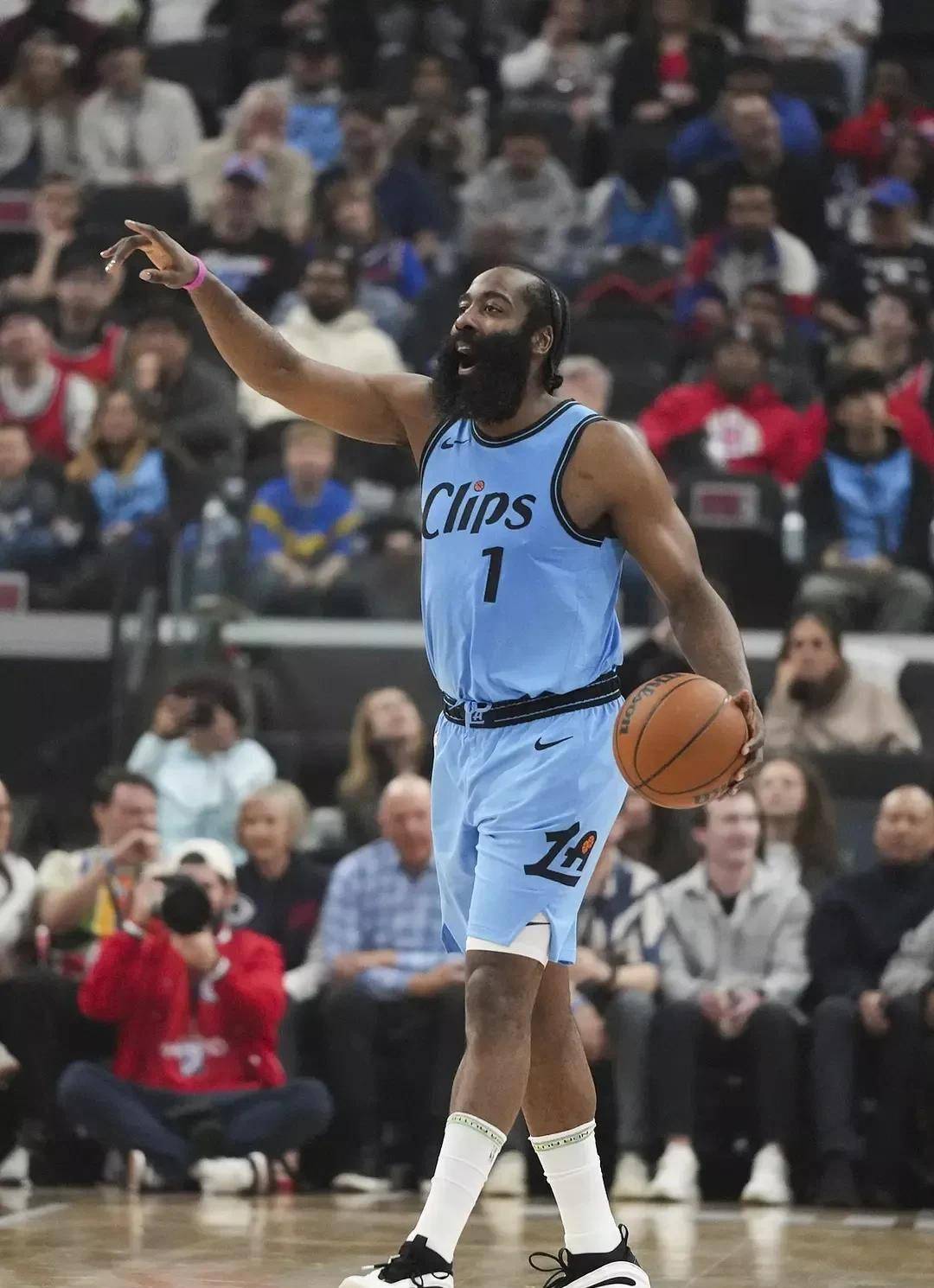 刷新纪录引发热议！，哈登在C9比赛中刷新纪录赛场气氛高涨的简单介绍