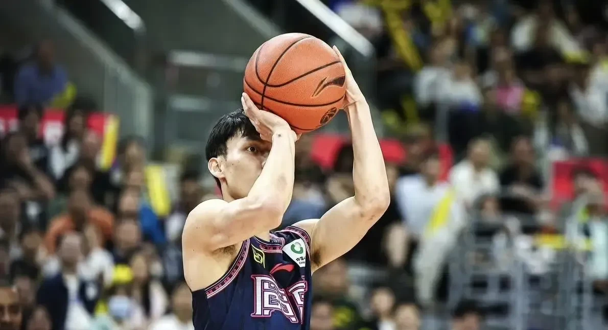 关于社区盾今夜再迎强敌，广东宏远复出首秀，主帅态度：压力陡增，训练强度明显提升的信息